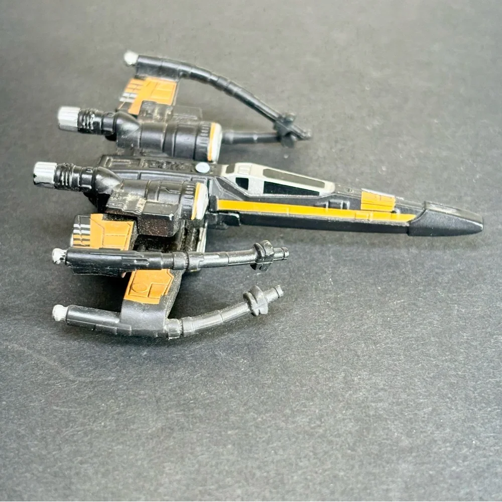 Hot Wheels Black Star Wars X-Wing Fighter Poe Dameron Ship Starship‎ Toy